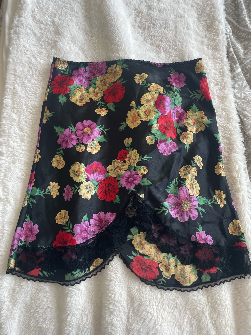 UWT Victoria’s Secret Vintage Black Floral Lace-Trim Slip Skirt